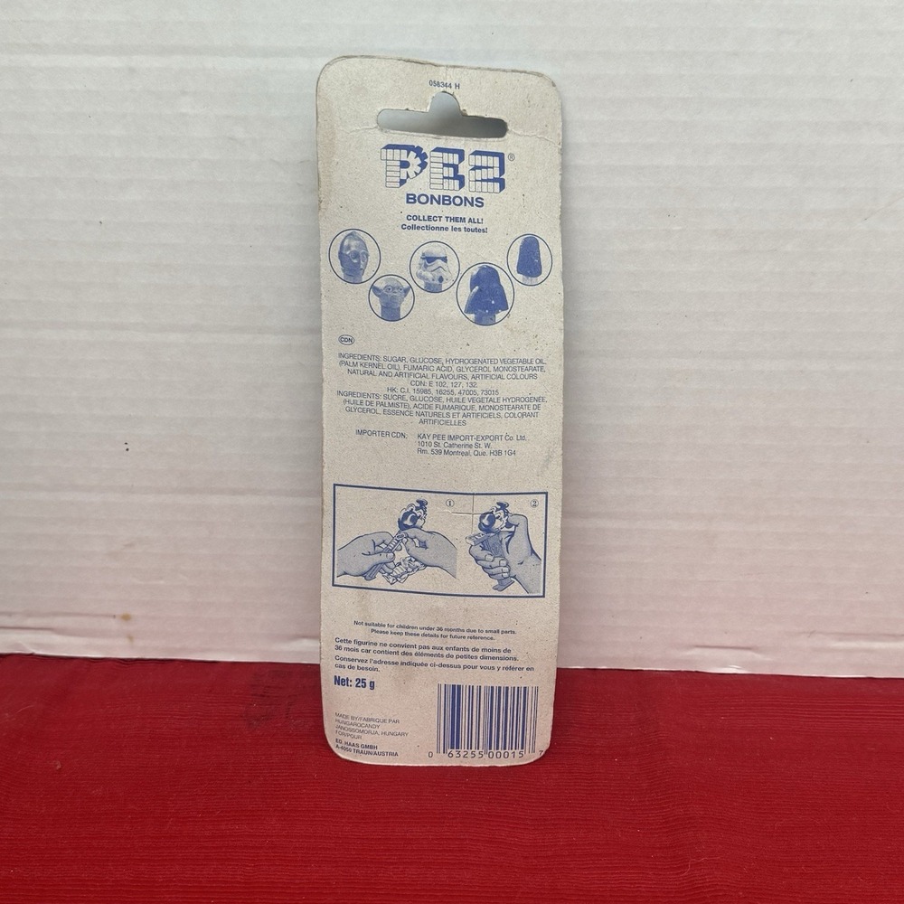 Vintage Darth Vader PEZ Candy Dispenser Star Wars 1996 on Blue Card NEW In Pkg. - Picture 3 of 3